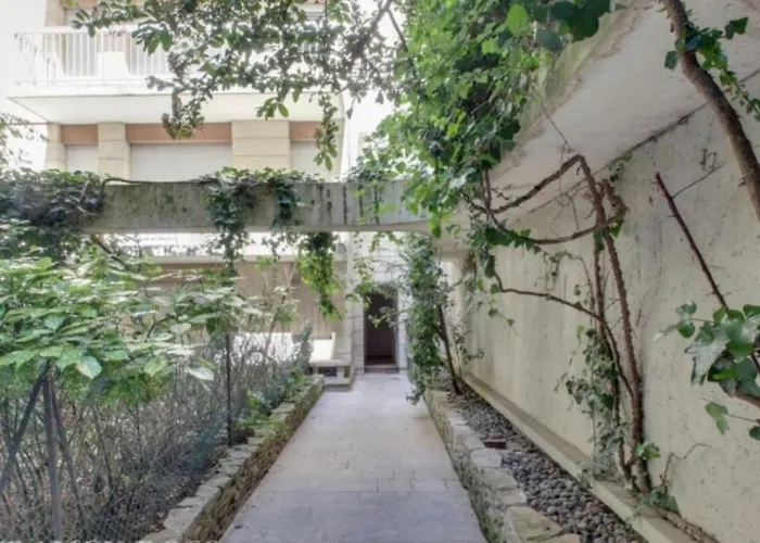Apartment Another Attractive Flat Near By St-germain, St-placide *