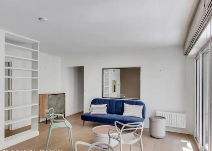 Another Attractive Flat Near By St-germain, St-placide *