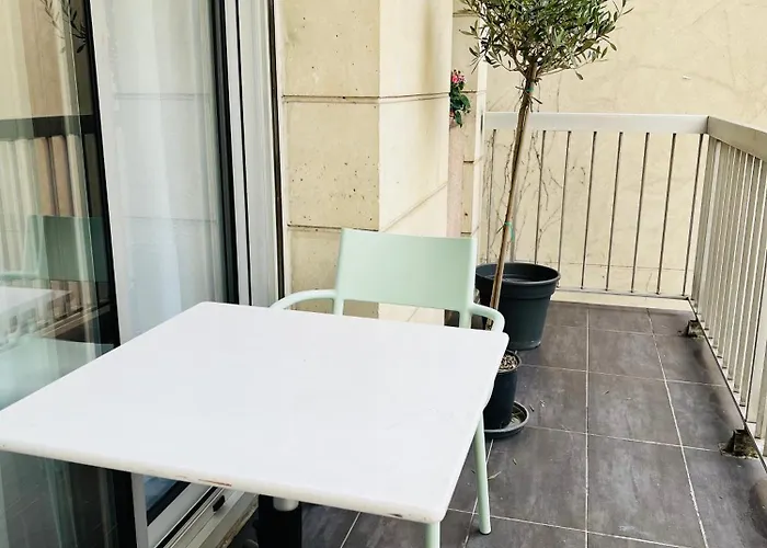 Another Attractive Flat Near By St-germain, St-placide *