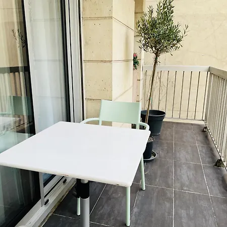 Another Attractive Flat Near By St-germain, St-placide *
